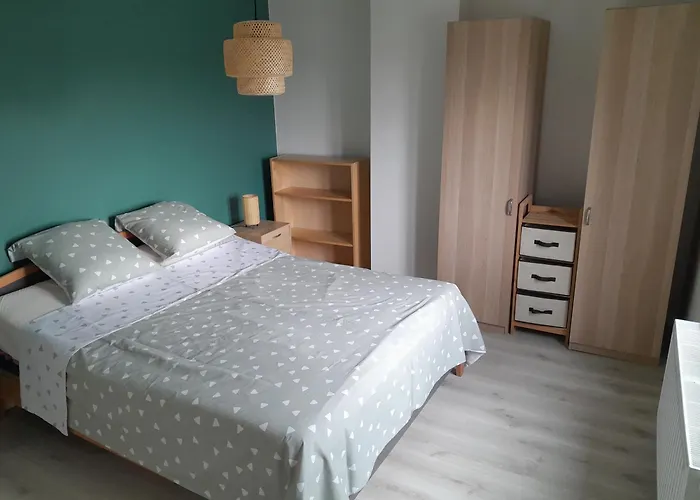 Chez Jeannine Et Yvo *