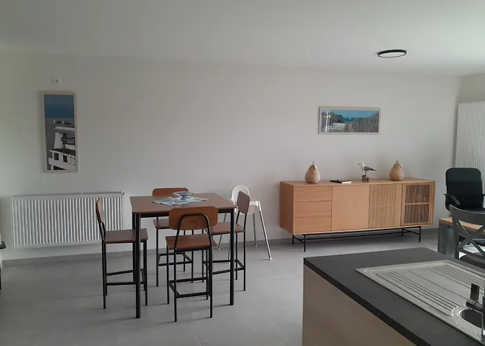 Chez Jeannine Et Yvo *